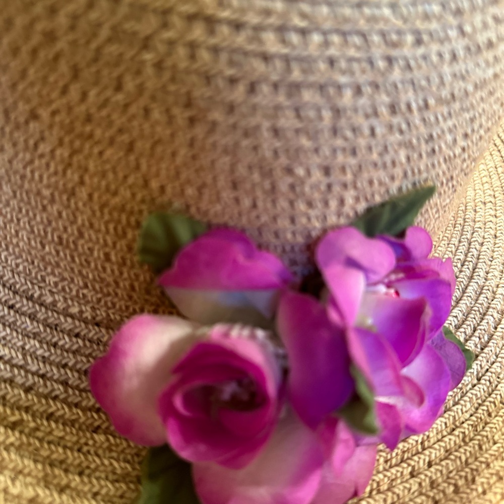 St John’s Bay Women’s Sun Hat Beige Woven Wide Brim Foldable